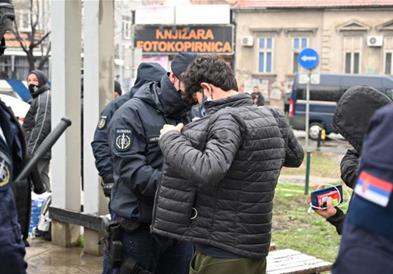 Во Србија се уапсени петмина антиваксери, едниот бил вакциниран 