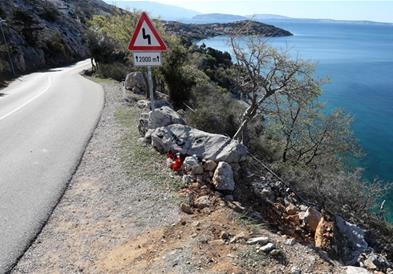 Двајца матуранти загинаа во тешка сообраќајна несреќа во Хрватска, пропаднале во бездна 