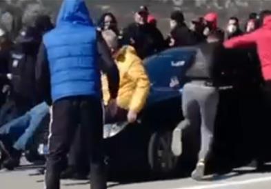 Владин автомобил ја проби блокадата во Подгорица, во него била ќерката на Кривокапиќ (ВИДЕО)