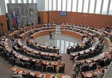 Словенечката опозиција бара во парламентот да се испрашаат Јанша и Пахор за нон-пејперот