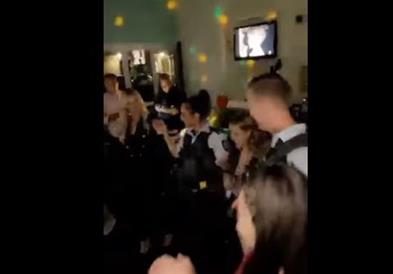 Видео: Наместо да прекинат македонска свадба, австралиските полицајци се фатиле на оро!