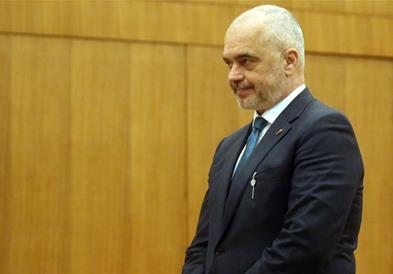Рама се бори за трет мандат на денешните парламентарни избори во Албанија 