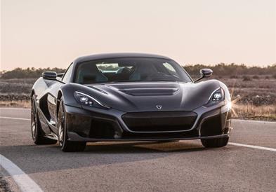 Видео: „Rimac“ во трка со „Porsche“