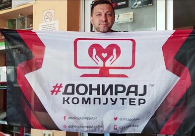 Борче Стаменов преку страната на фејсбук „Донирај компјутер“ донирал околу 800 компјутери