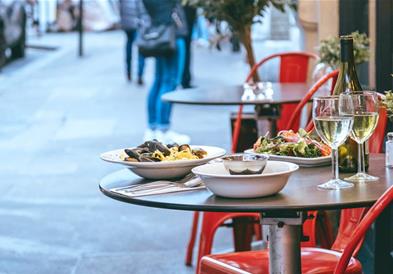 Клубови во Амстердам воведуваат месечна претплата од 24,50 евра поради помалиот интерес кај младите