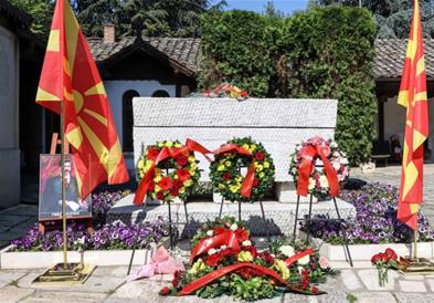 Доделување признанија на ученици за литературни и ликовни творби за Гоце Делчев