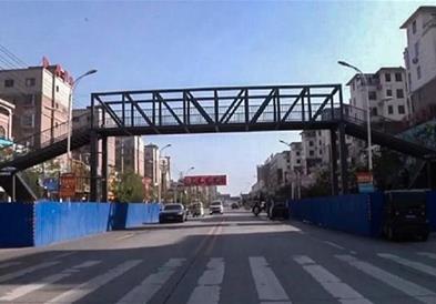 Грижлива мајка потрошила 130.000 евра за нејзиното дете безбедно да оди на училиште (ВИДЕО)