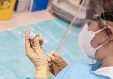 Во Србија досега само 890 несакани реакции на вакцини против ковид
