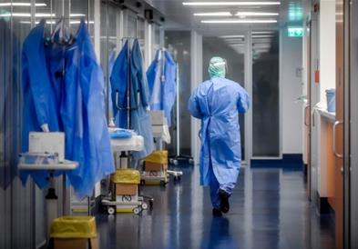 Во Бразил од почетокот на пандемијат починати скоро 450 000 лица