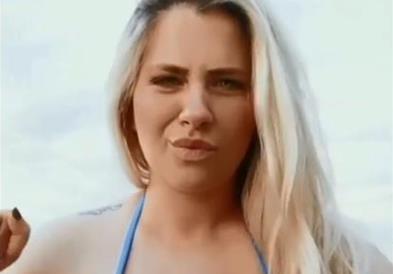 Видео: Бујната Нина навива за Хрватска
