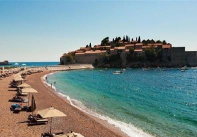 Короната заминува, туристите се враќаат на црногорскиот брег