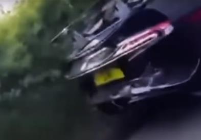 Со БМВ се забил во Бугати на познат Јутјубер (ВИДЕО)