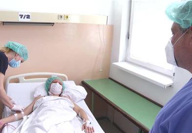 Двајцата пациенти по трансплантацијата на бубрезите се во добра состојба