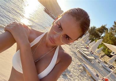 Емина Јаховиќ се одмара во Црна Гора