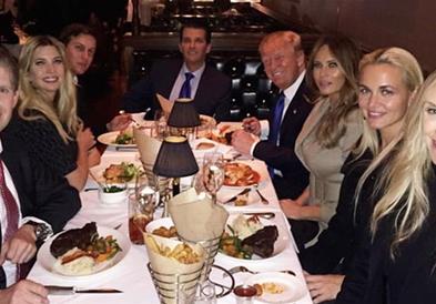 Новинар открил како живее семејството Трамп: Ги гледаат како животни во зоолошка 