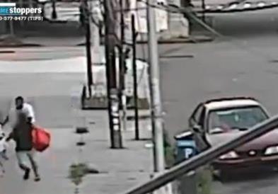 Видео: Мајка спасува син од киднапирање среде бел ден во Њујорк
