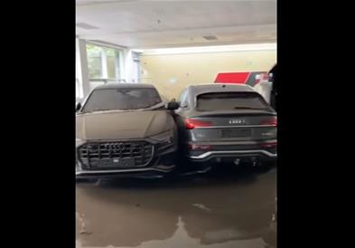 Видео: Поплавата уништи голем број нови Ауди автомобили во Германија