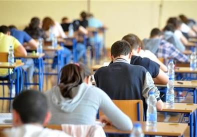 Наставниците во Грција ќе добиваат пониска плата, ако не сакаат да се вакцинираат 