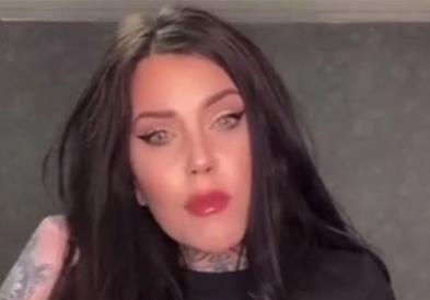 Тетоважата на тиктокерка стана хит, следбениците ги асоцира на нешто друго (ВИДЕО)