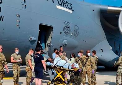 Бебе родено на лет од Кабул, добило име според американскиот воен авион (ФОТО)
