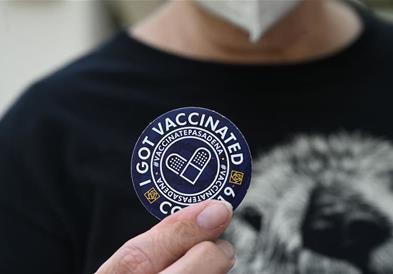 Закоравен антиваксер, сега ги повикува луѓето на вакцинација 