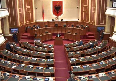 Во Албанија се конституира новиот албански парламент