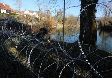 Словенија на продолжува бодликавата жица на границата со Хрватска 