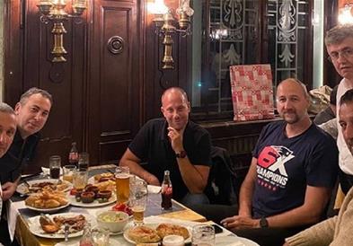 Раѓа и Дивац се опуштија во кафеана во Скадарлија и заедно запеаја во чест на Ивковиќ (ВИДЕО)
