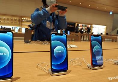 Apple реагира на одлуката на ЕУ сите мобилни да имаат универзален полнач 