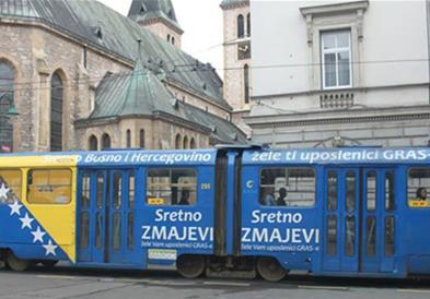 Драма во Сараево: Жена се породила додека чекала трамвај 