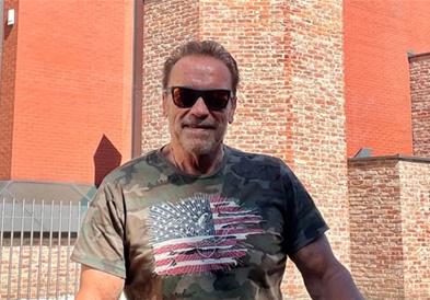 Шварценегер наплатувал по 84 фунти за влезници за неговиот конгрес,па се појавил онлајн (ВИДЕО)