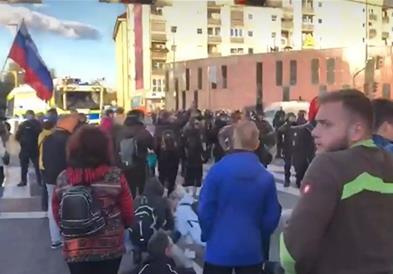 Голем протест во Љубљана, полицијата со водени топови и хеликоптер ги растерува демонстрантите 