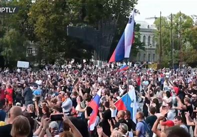 Демонстрантите во Љубљана со ласер го повредиле пилотот во полицискиот хеликоптер 