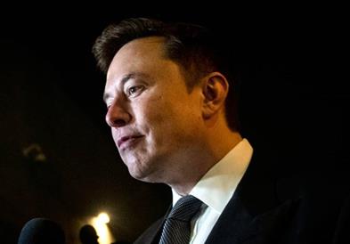 Маск го прифати предизвикот на Твитер и ги продаде акциите на Тесла 
