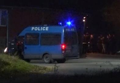 Косовската полиција трага по напаѓачот кој пукаше во автобус и уби три лица