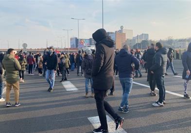 Блокади и протести во повеќе од 50 градови во Србија