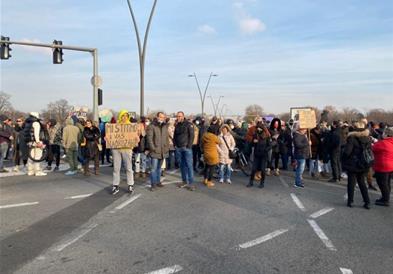 Протести и блокади во Белград и ширум Србија, евидентирани неколку инциденти