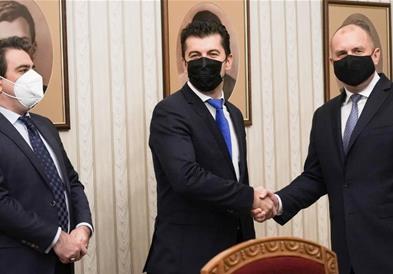 Радев побара од Петков и Василев да слушне каква е нивната позиција за Македонија