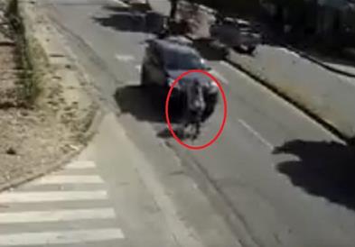 Само чудо го спасило: Ги прегази автомобил, но детето стана како ништо да не се случило