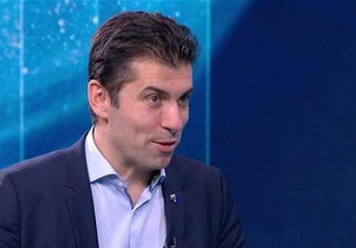  Бугарскиот премиер Кирил Петков ја поднесе оставката во народното собрание