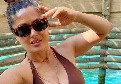 Селма Хајек (54) не планира да престане да објавува фотографии на кои е во бикини