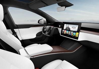 Tesla Motors укинува важен додаток на инфозабавата 