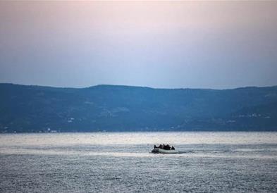 Најмалку 16 мигранти загинаа во бродолом во Грција, меѓу кои и едно дете