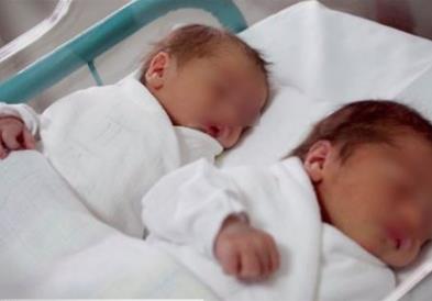 Во Калифорнија родени близнаци кои ќе слават различни родендени