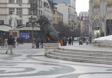Mакедонија бележи рекорди на новоинфицирани, нема кој официјално да ја објасни состојбата