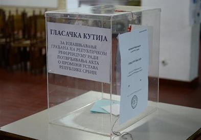  Референдум во Србија: Граѓаните гласаат за промена на Уставот