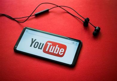 „YouTube“ тестира паметно преземање на видеа за телефони