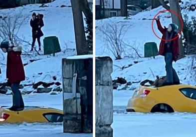 Снима селфи додека автомобилот и` пропаѓа во замрзната река (ВИДЕО)