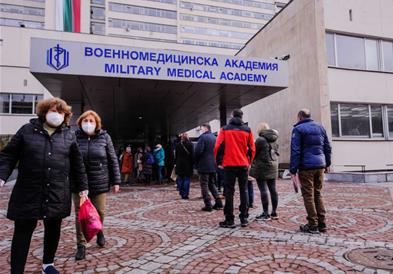 Строги антиковид мерки во Бугарија: Училиштата работат онлајн, забрана за масовни собири 