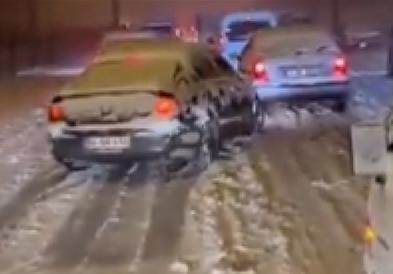 Најмалку тројца загинати во тешка автобуска несреќа во Турција поради снежното невреме (ВИДЕО) 